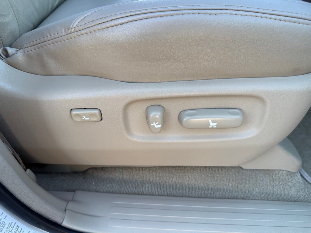 2005 Lexus GX Image 24