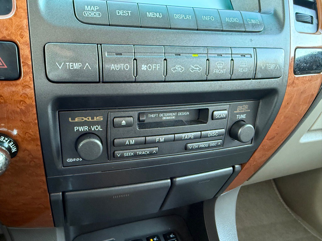 2005 Lexus GX Image 32
