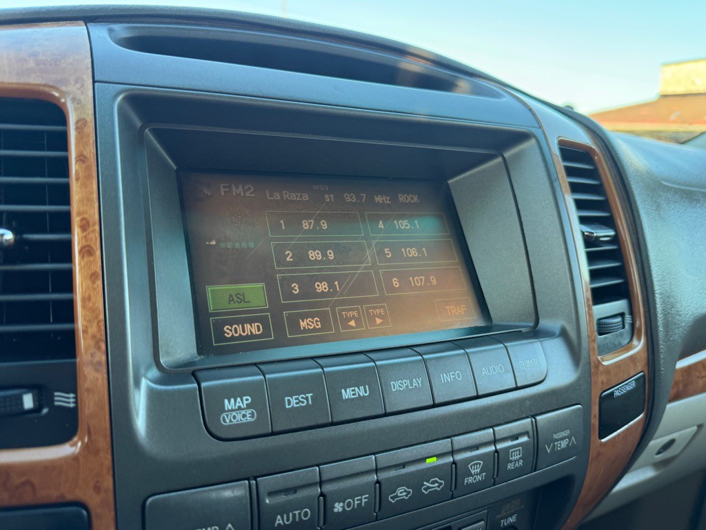 2005 Lexus GX Image 33