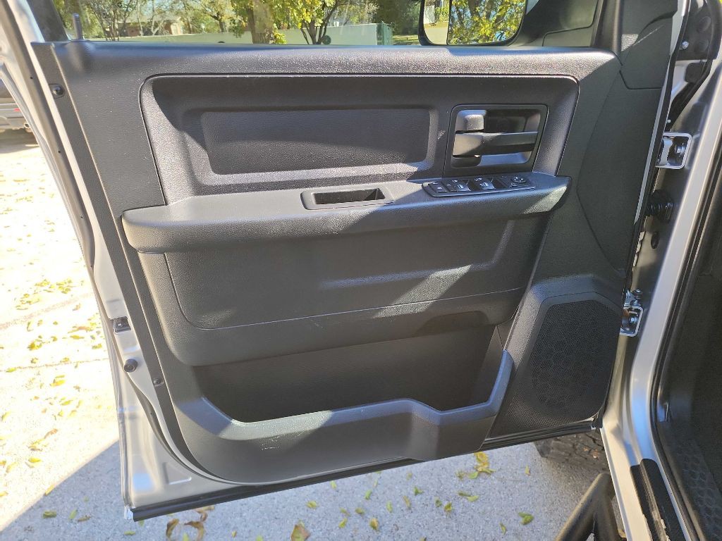 2016 RAM 3500 Image 16