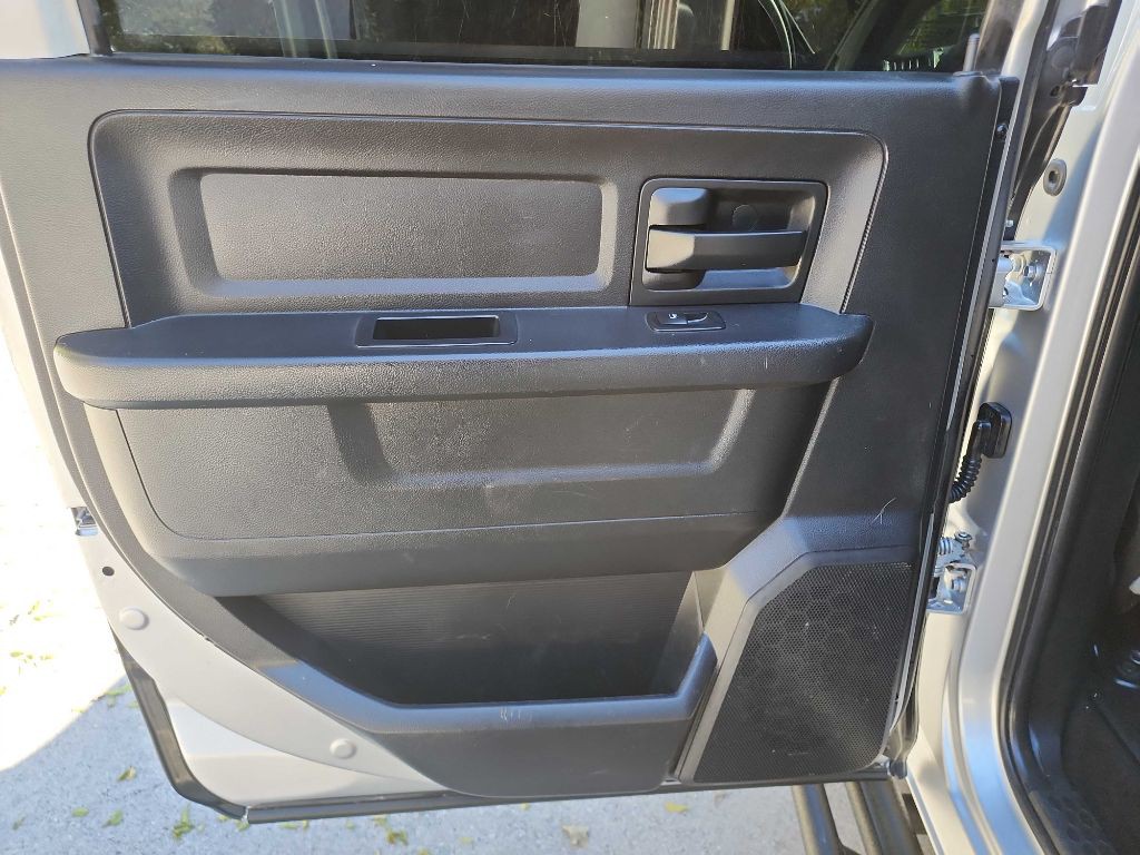 2016 RAM 3500 Image 27