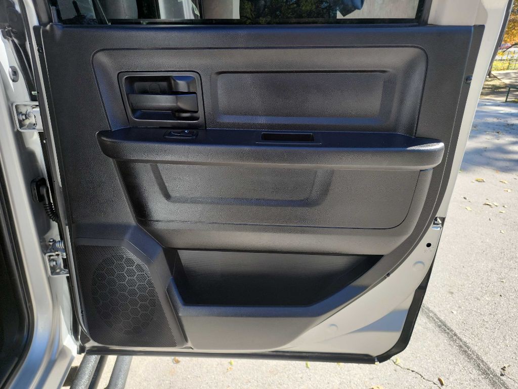 2016 RAM 3500 Image 30