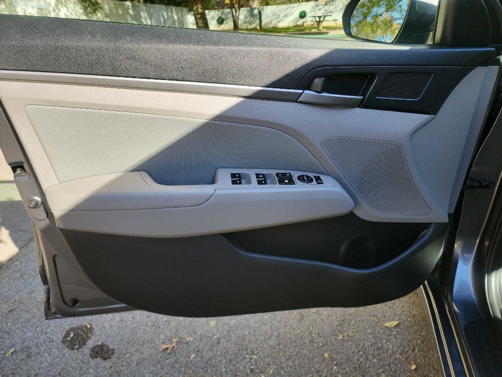 2018 Hyundai Elantra Image 11
