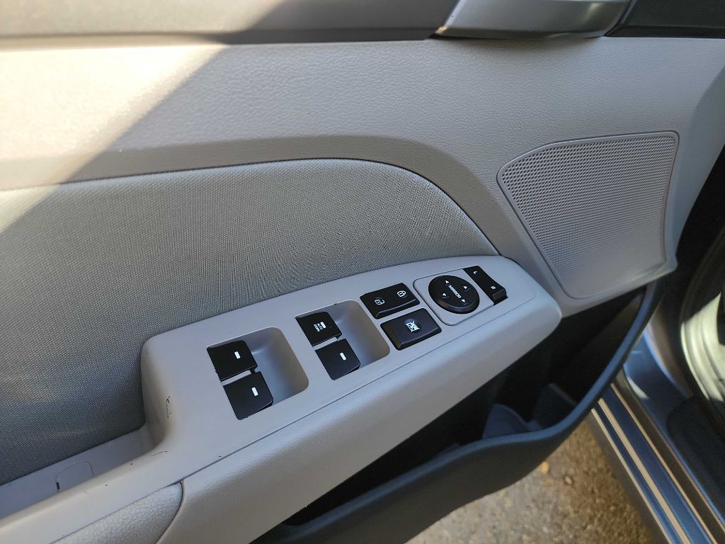 2018 Hyundai Elantra Image 12