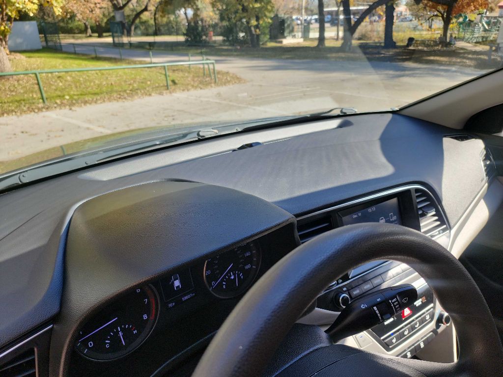 2018 Hyundai Elantra Image 17