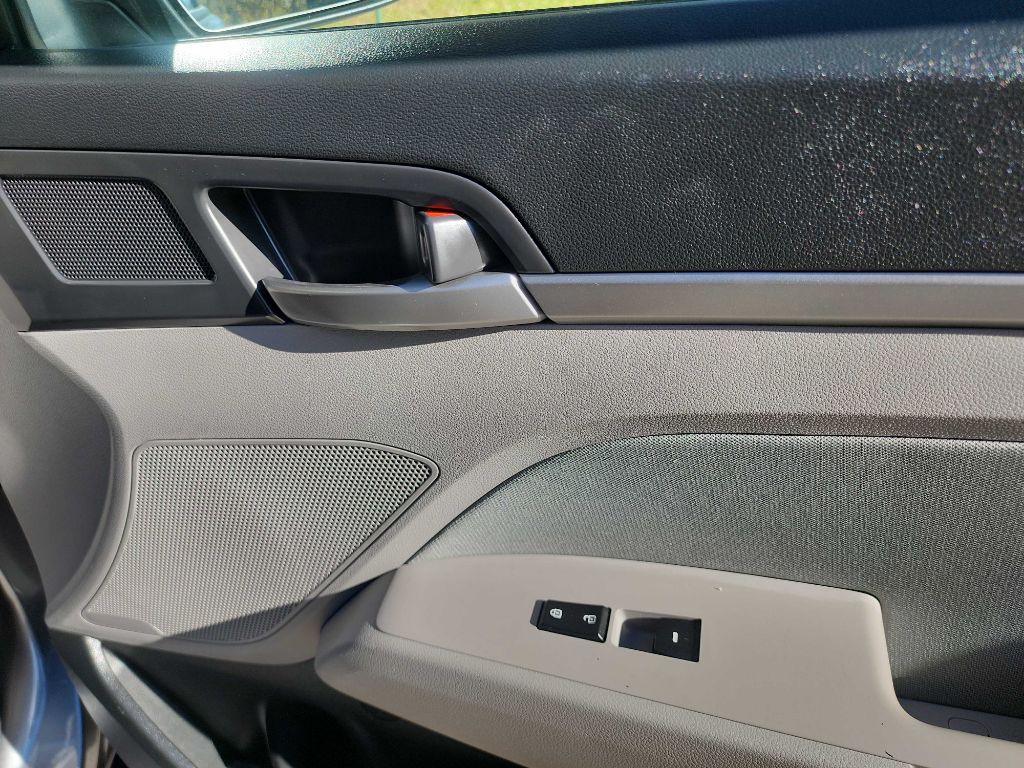 2018 Hyundai Elantra Image 30