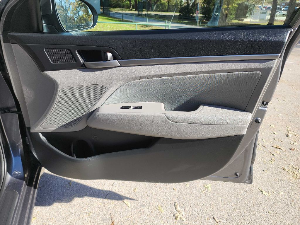 2018 Hyundai Elantra Image 31