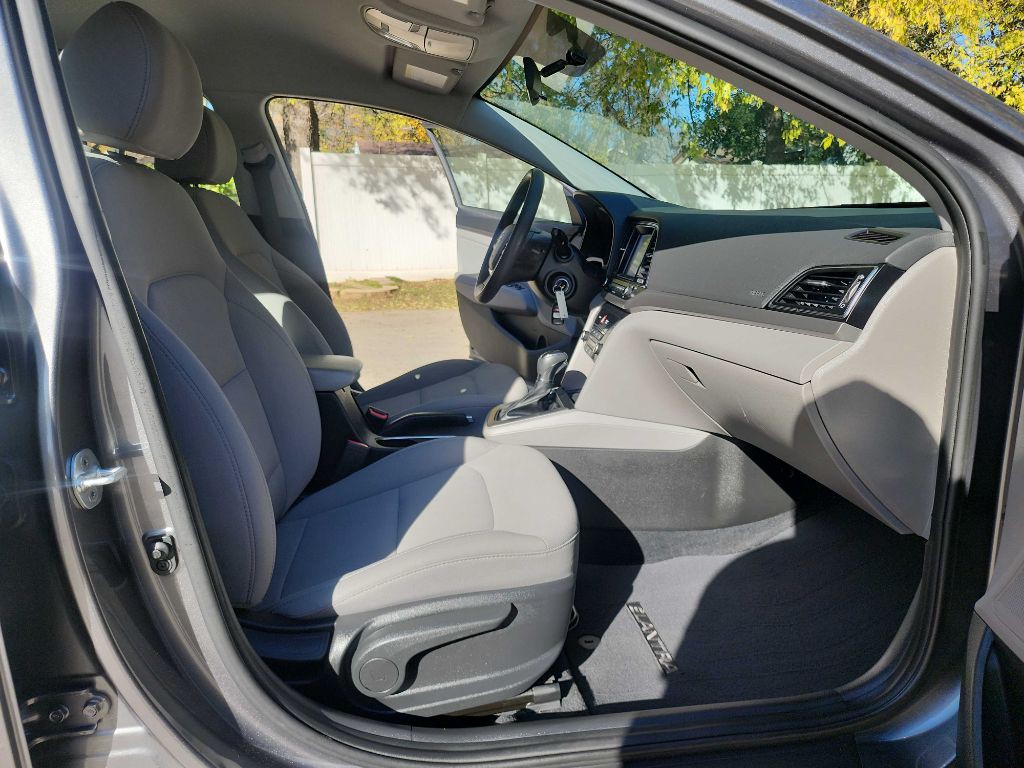 2018 Hyundai Elantra Image 32