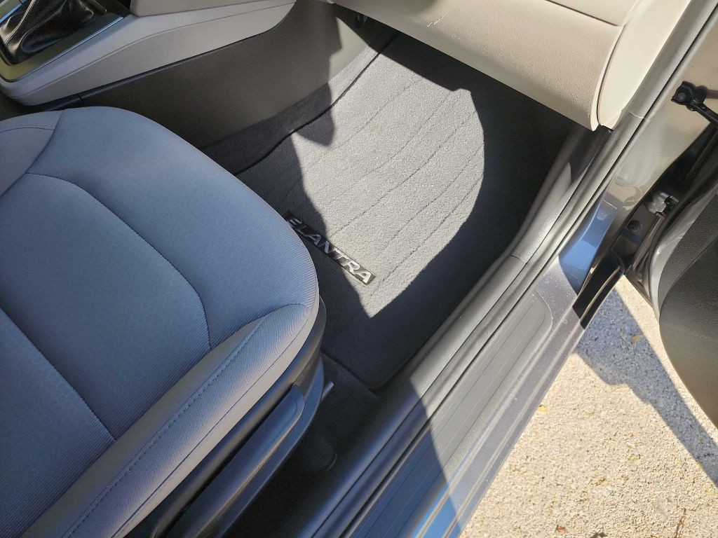 2018 Hyundai Elantra Image 34