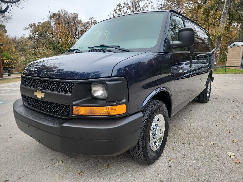 2015 Chevrolet Express Image 3