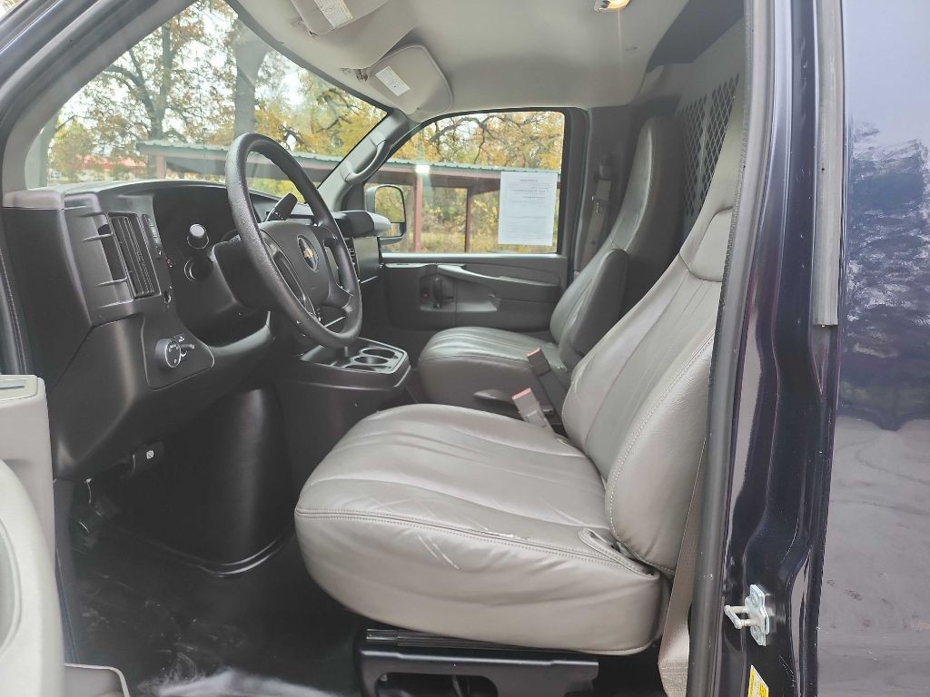 2015 Chevrolet Express Image 13