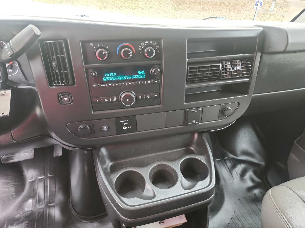 2015 Chevrolet Express Image 16