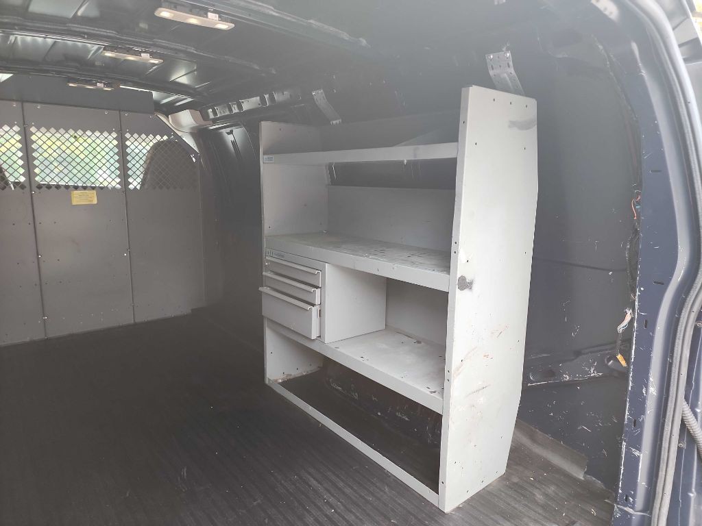 2015 Chevrolet Express Image 25