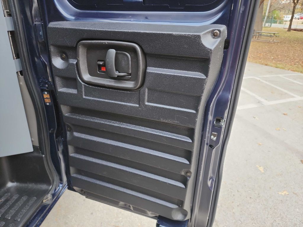 2015 Chevrolet Express Image 26