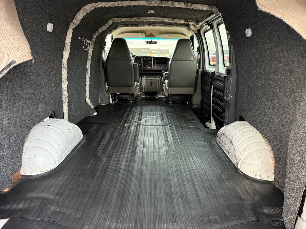 2007 GMC Savana Image 14