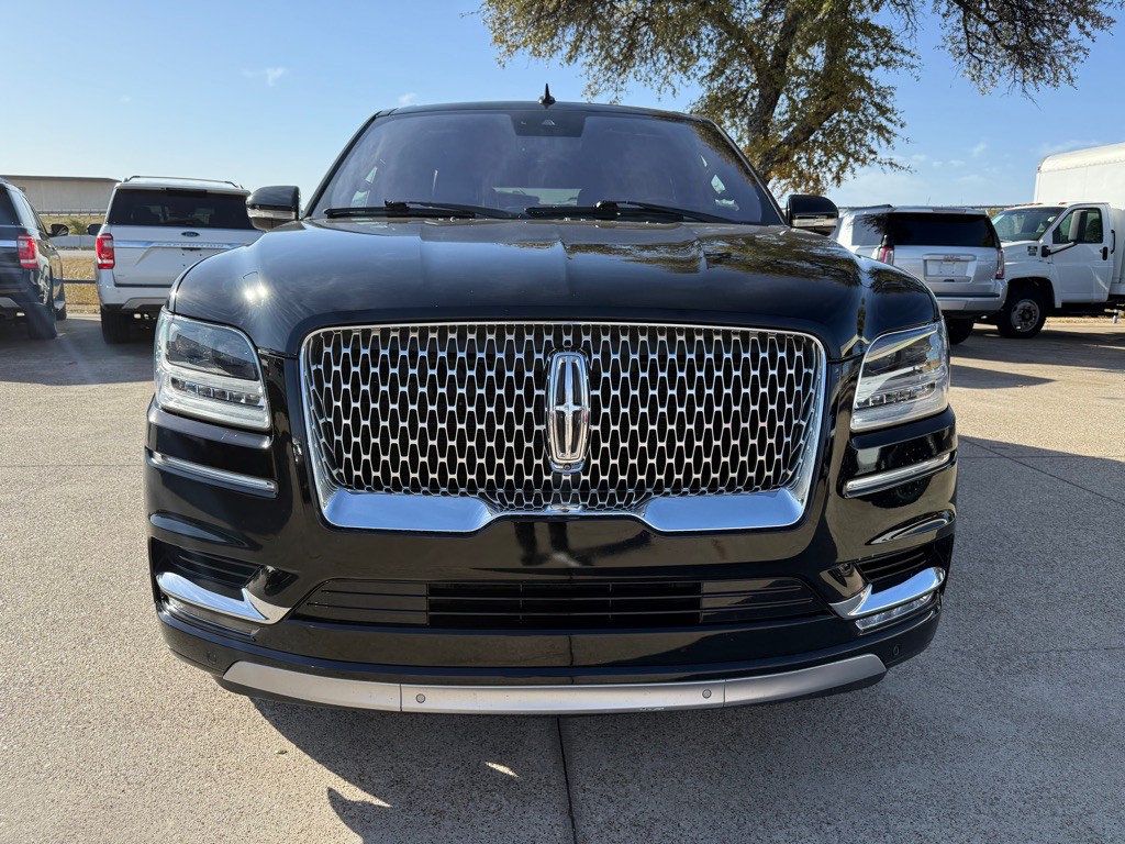 2018 Lincoln Navigator Image 2