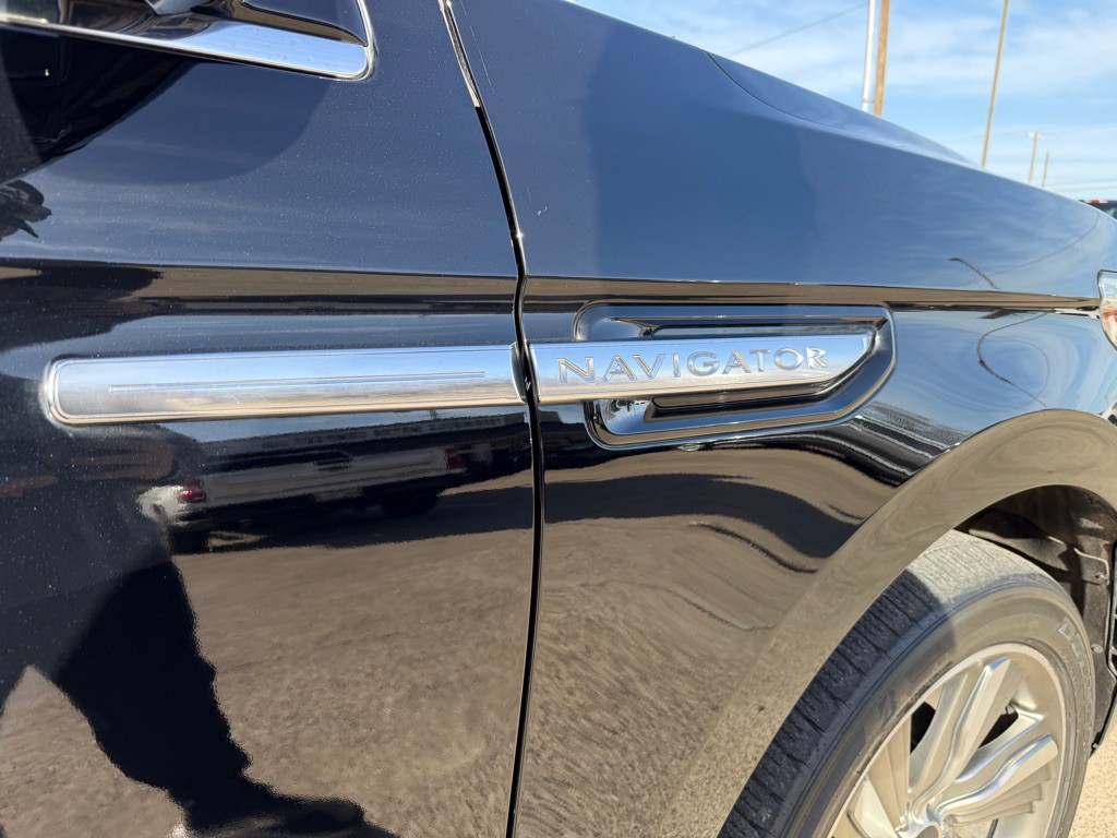 2018 Lincoln Navigator Image 10