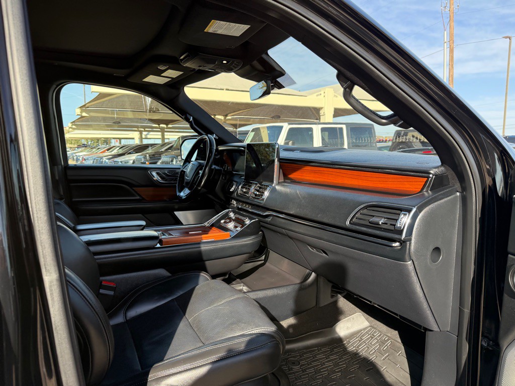 2018 Lincoln Navigator Image 17