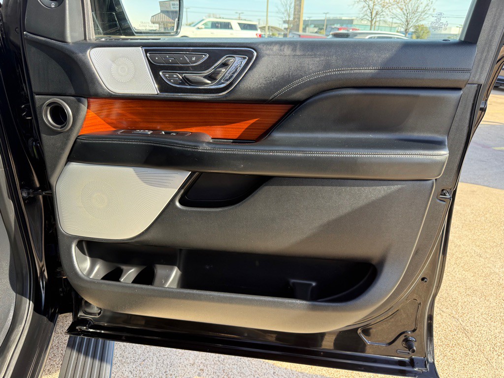 2018 Lincoln Navigator Image 29