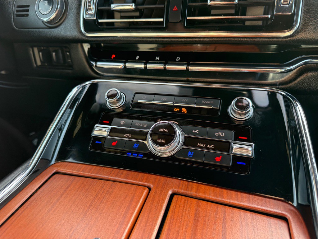 2018 Lincoln Navigator Image 32