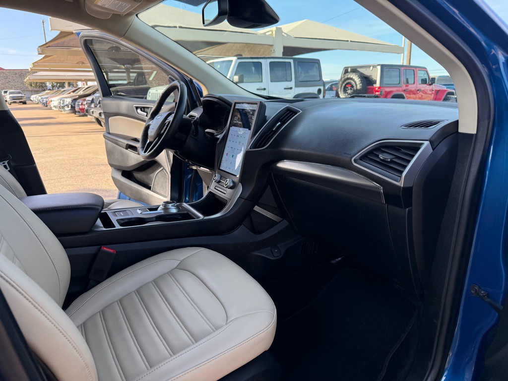 2022 Ford Edge Image 16