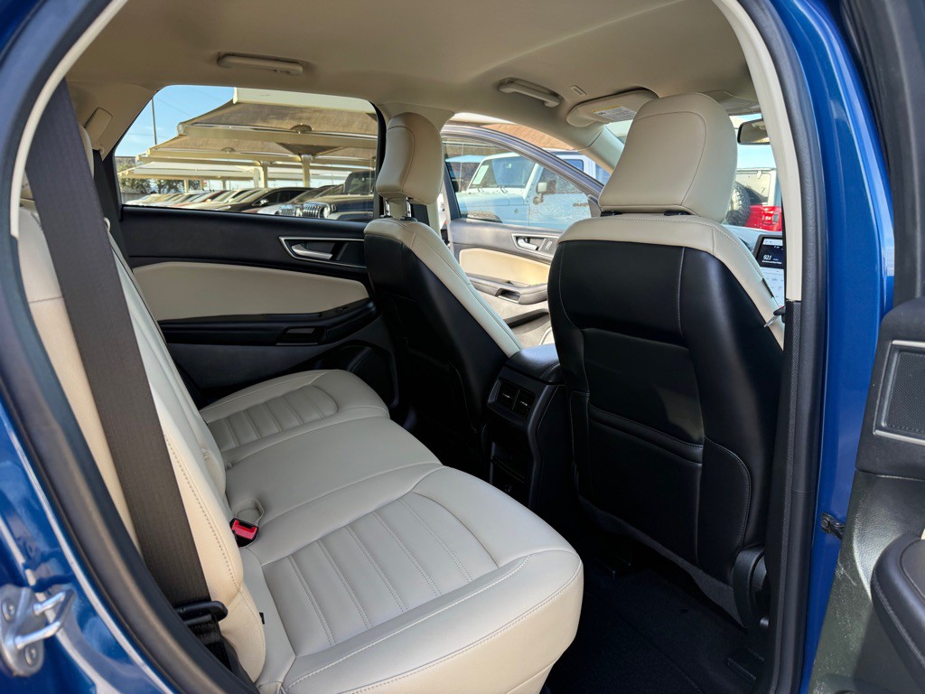 2022 Ford Edge Image 17