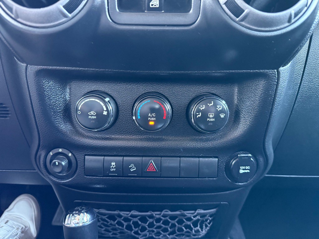 2013 Jeep Wrangler Unlimited Image 23