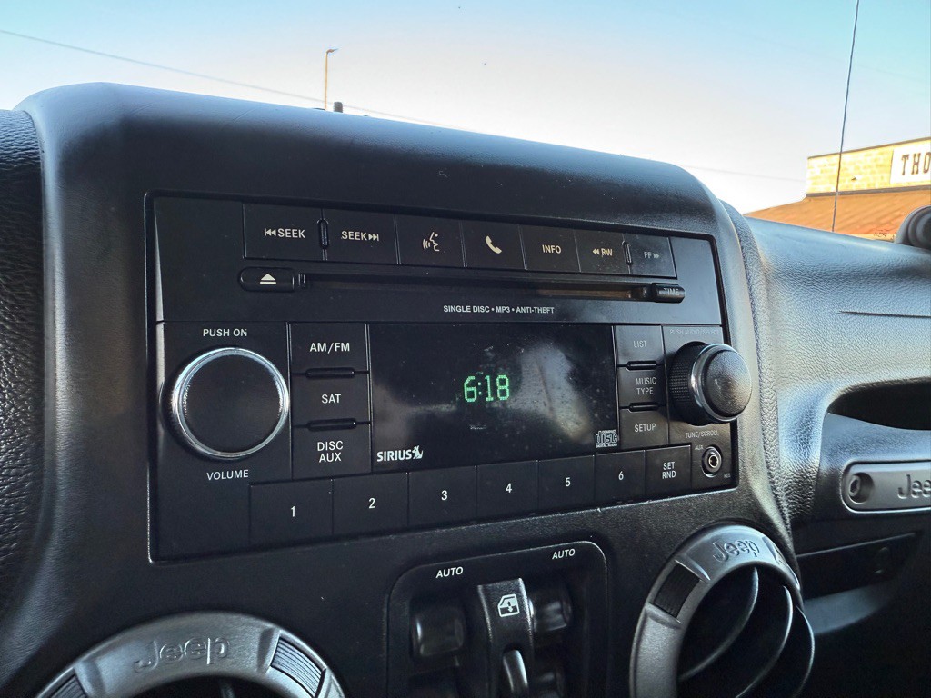 2013 Jeep Wrangler Unlimited Image 25