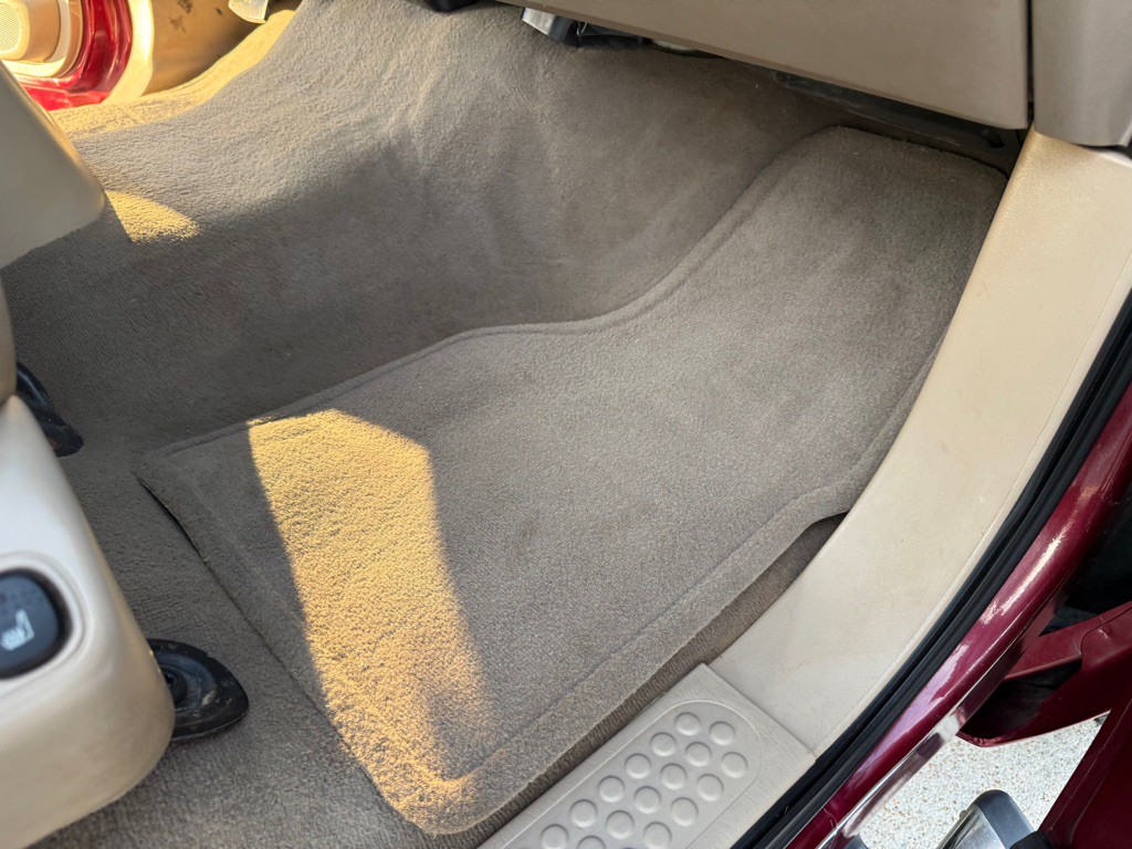 2004 Ford F-350 Image 25