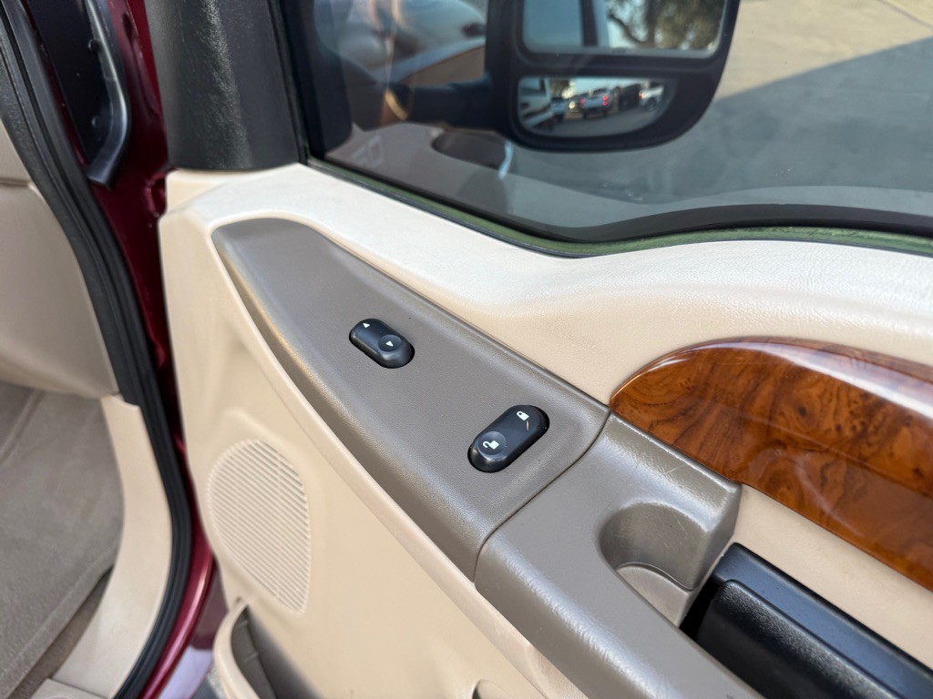 2004 Ford F-350 Image 27