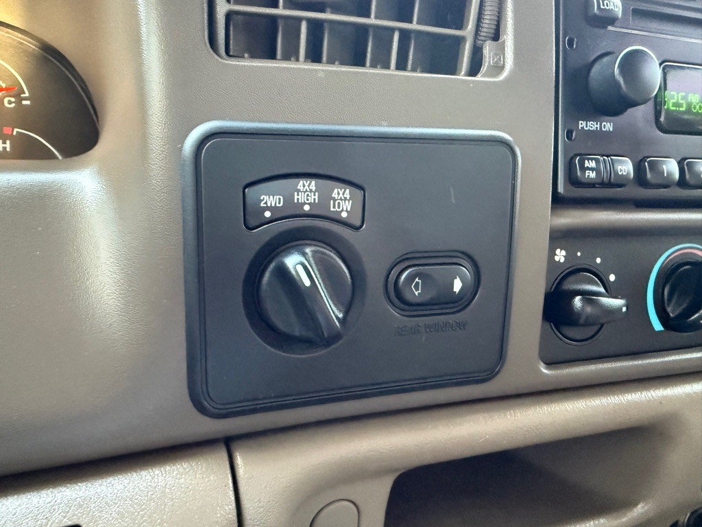 2004 Ford F-350 Image 28