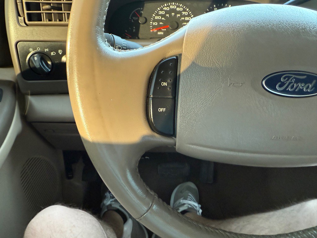 2004 Ford F-350 Image 29