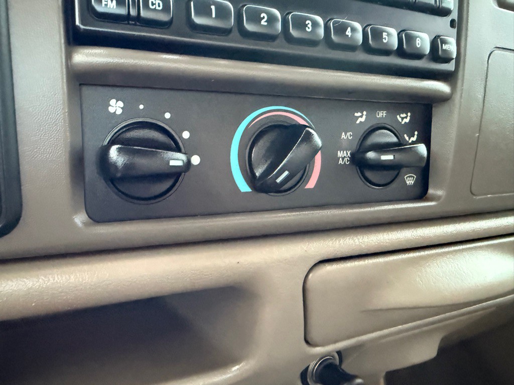 2004 Ford F-350 Image 32