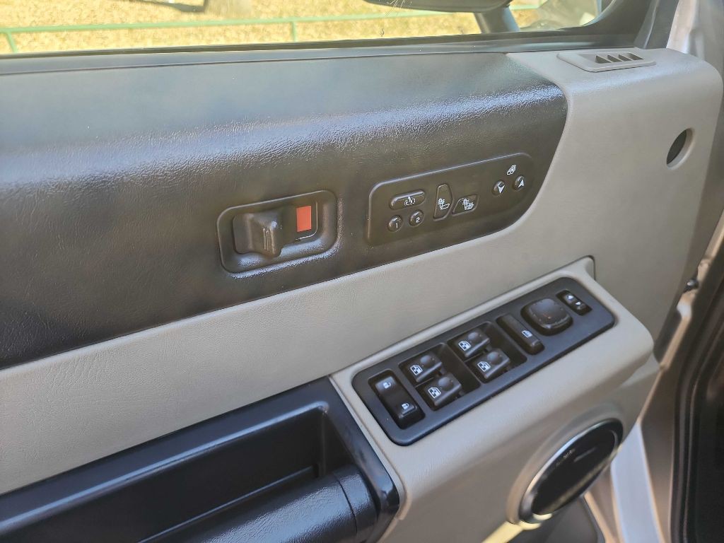 2005 HUMMER H2 Image 18