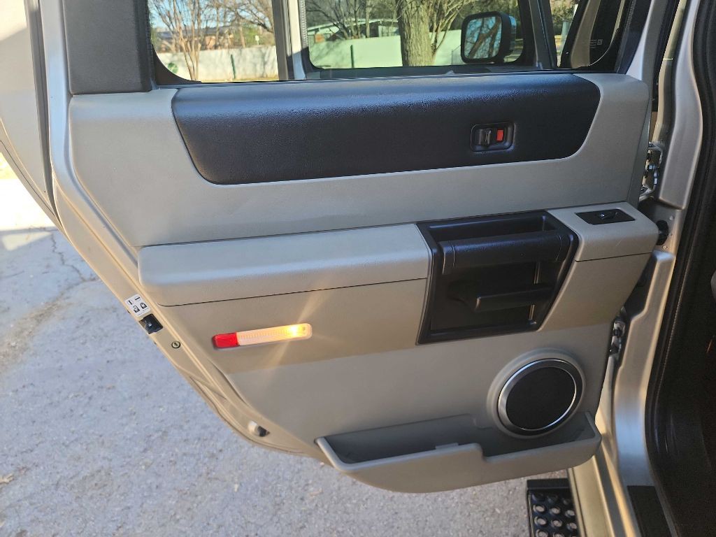 2005 HUMMER H2 Image 23