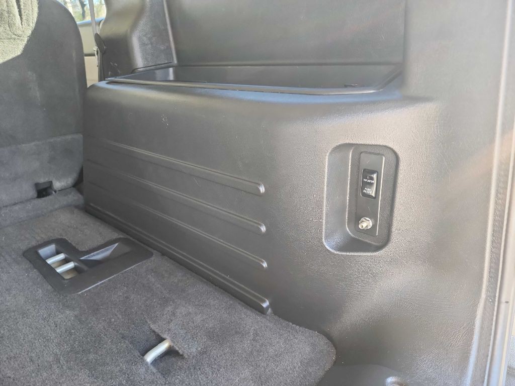 2005 HUMMER H2 Image 26