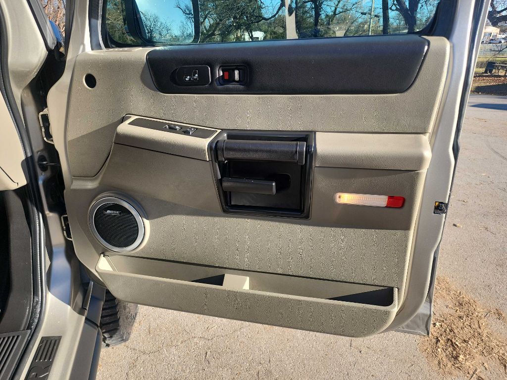 2005 HUMMER H2 Image 32