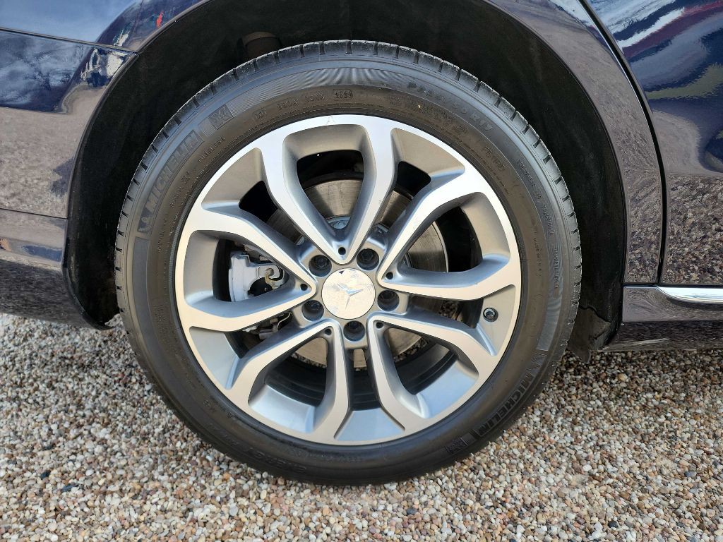 2016 Mercedes-Benz C-Class Image 10