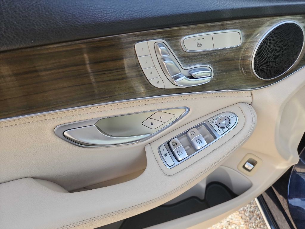 2016 Mercedes-Benz C-Class Image 12