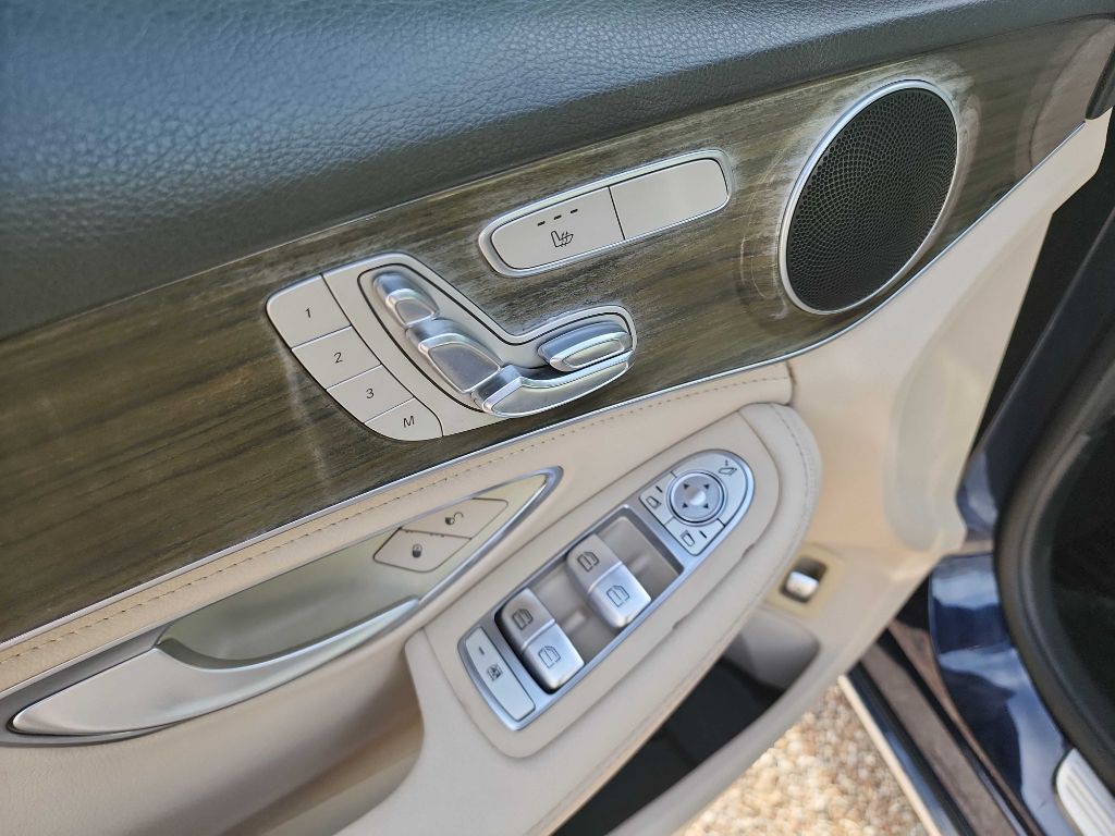 2016 Mercedes-Benz C-Class Image 14