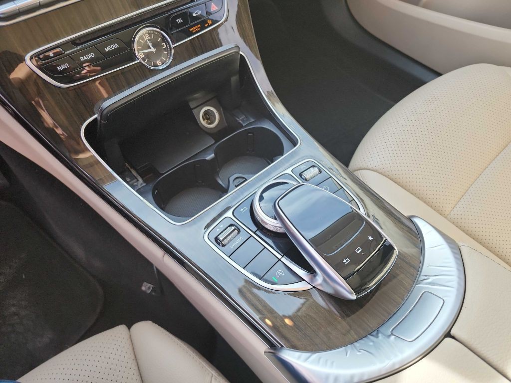 2016 Mercedes-Benz C-Class Image 21