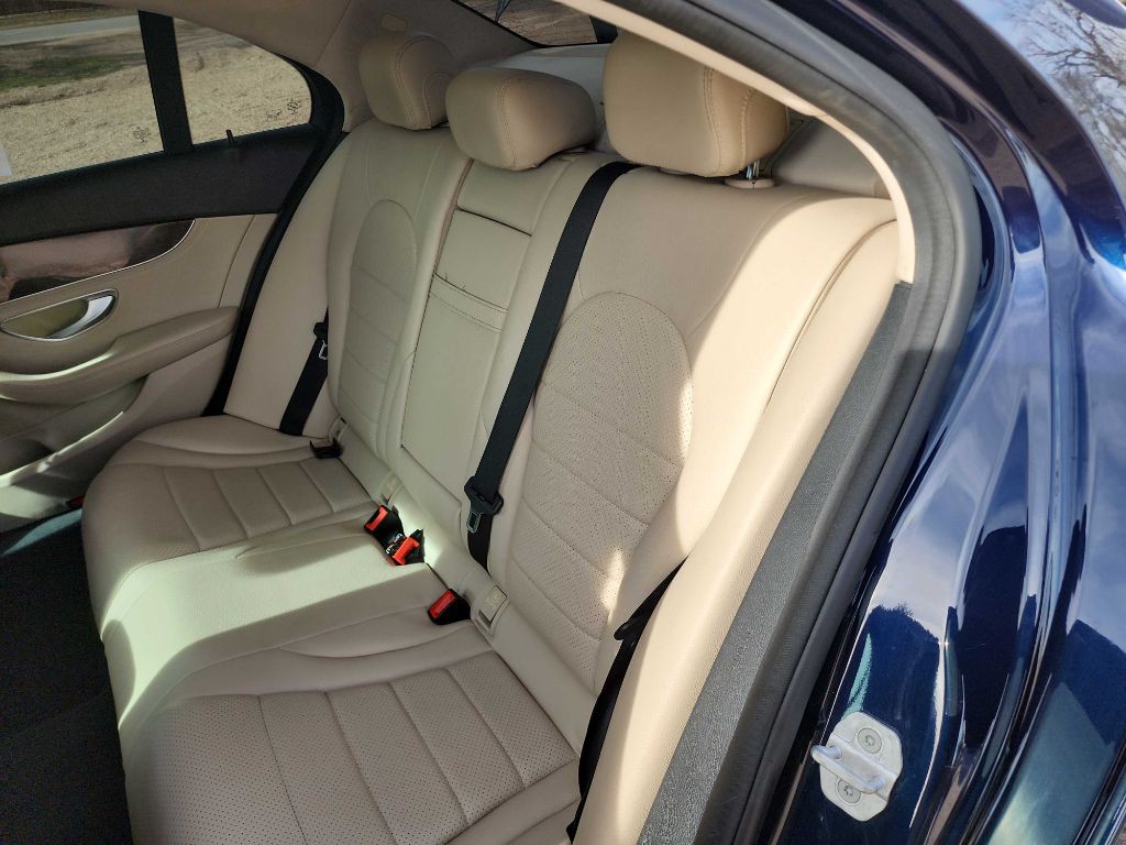 2016 Mercedes-Benz C-Class Image 23
