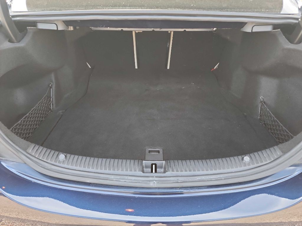 2016 Mercedes-Benz C-Class Image 24