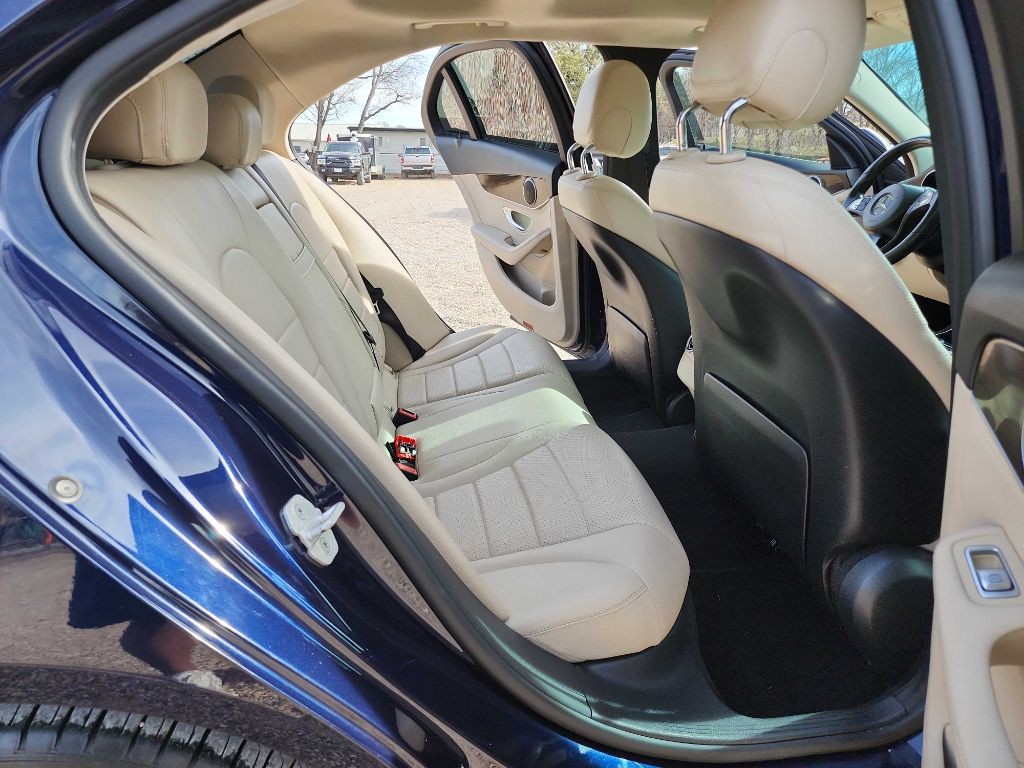 2016 Mercedes-Benz C-Class Image 26