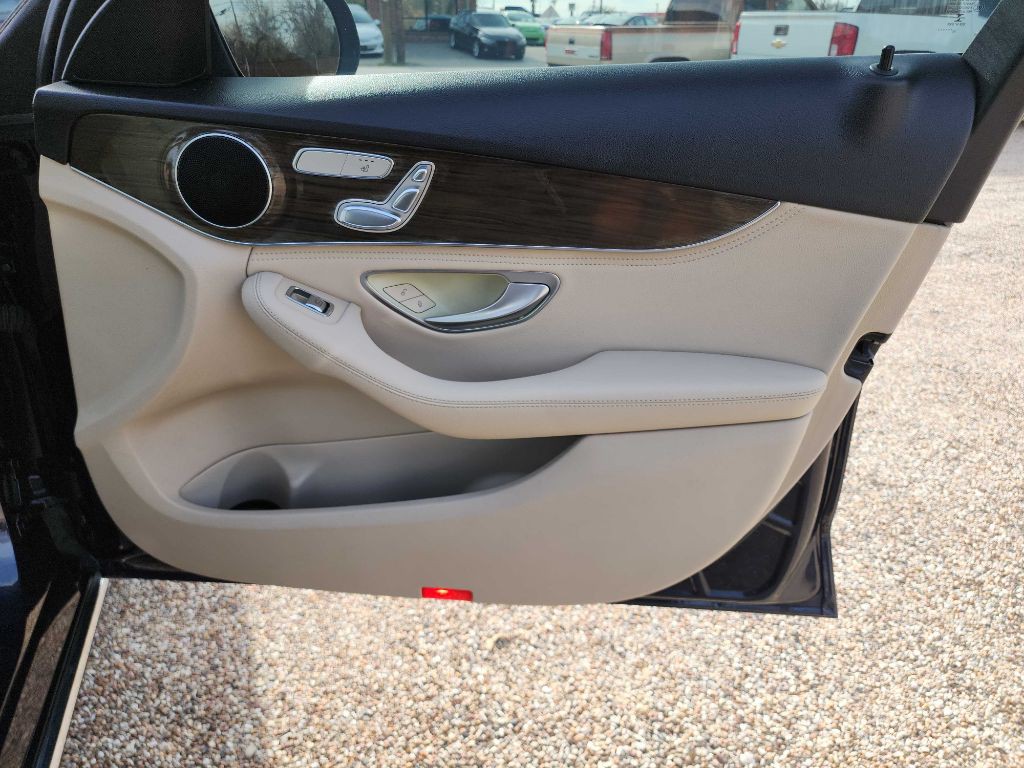 2016 Mercedes-Benz C-Class Image 28