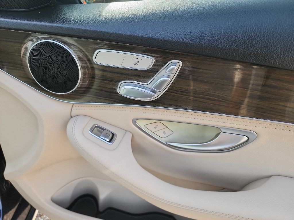 2016 Mercedes-Benz C-Class Image 29