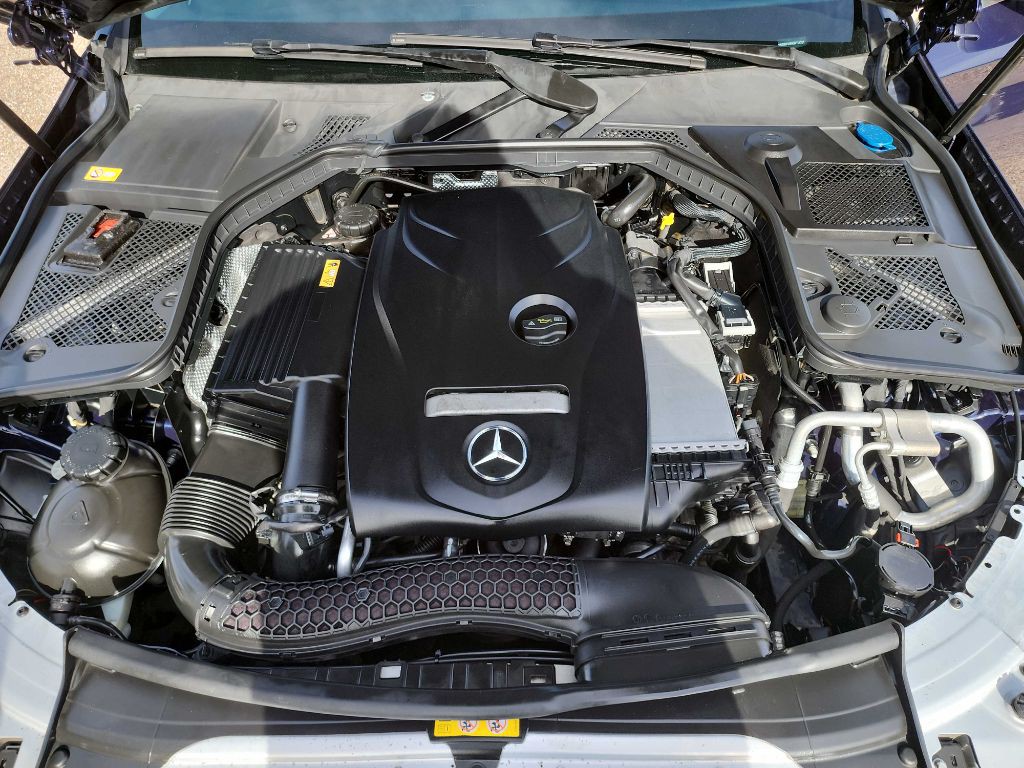 2016 Mercedes-Benz C-Class Image 32