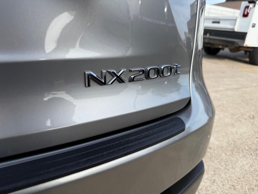 2015 Lexus NX Image 12