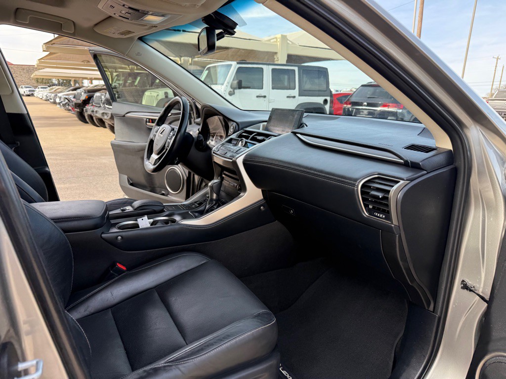 2015 Lexus NX Image 15