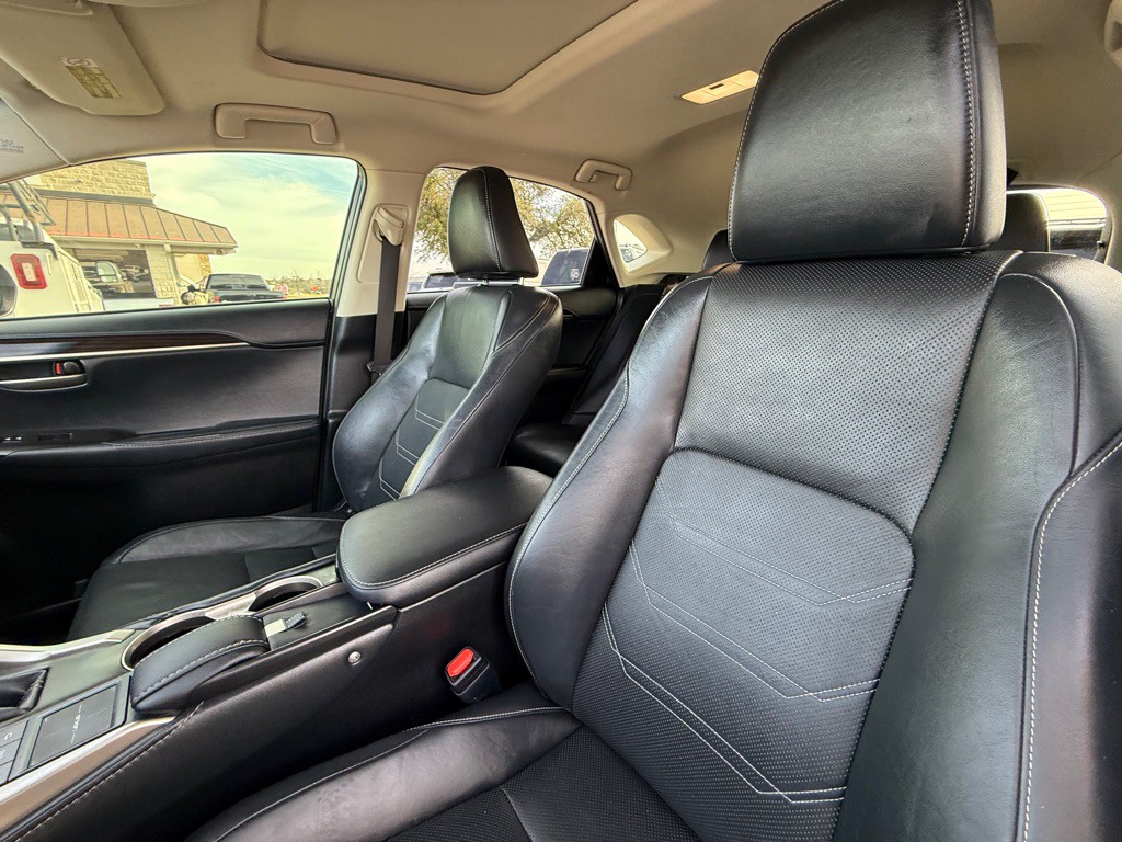 2015 Lexus NX Image 17